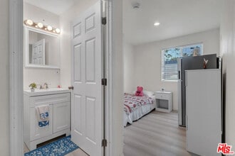 7705 Baird Ave in Los Angeles, CA - Building Photo - Building Photo