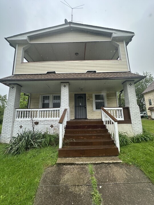 3586 E 144th St in Cleveland, OH - Foto de edificio
