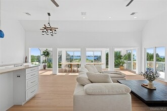 20 Stacy Dr in Westhampton Beach, NY - Building Photo - Building Photo