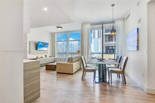 777 N Ocean Dr in Hollywood, FL - Building Photo