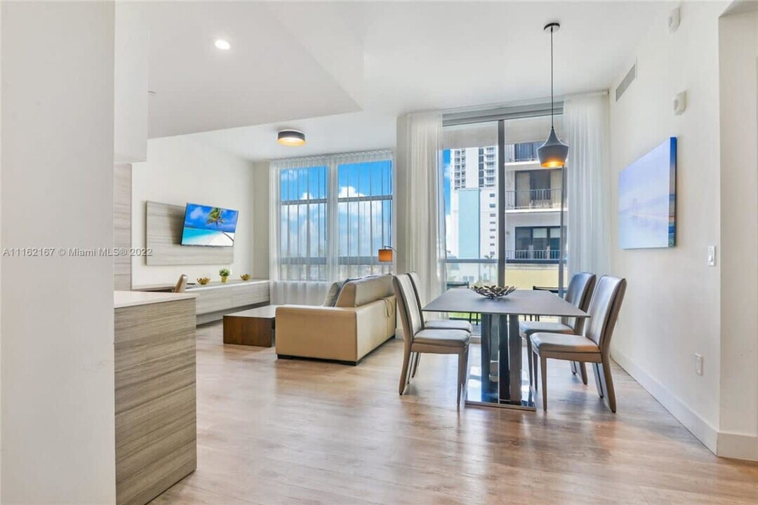 777 N Ocean Dr in Hollywood, FL - Building Photo