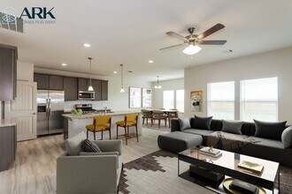 7935 Cypress Country Dr in Cypress, TX - Foto de edificio - Building Photo