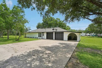 8412 Avenue L in Santa Fe, TX - Building Photo - Building Photo