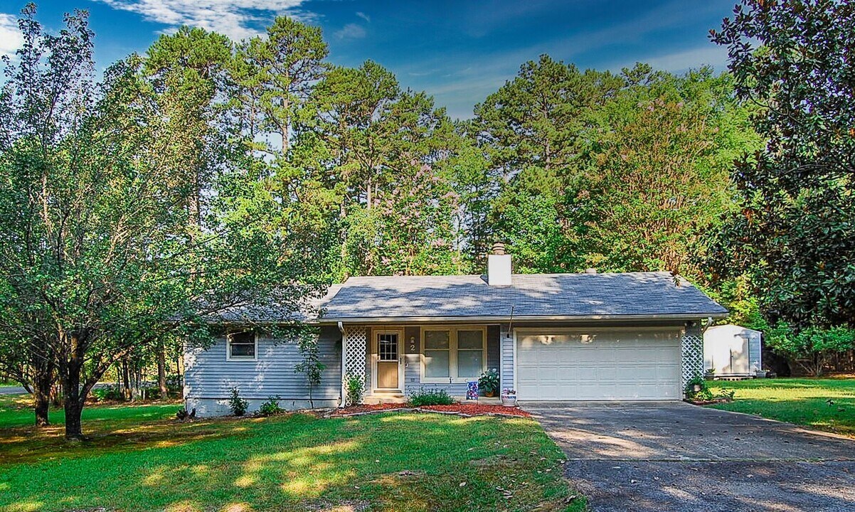 2 Colgadura Way in Hot Springs, AR - Building Photo