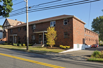 Elm Court Apartments in Maywood, NJ - Building Photo - Building Photo