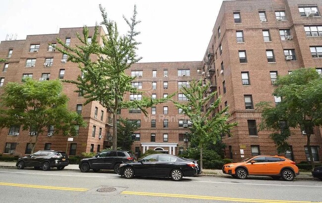 67-35 Yellowstone Blvd in Queens, NY - Building Photo - Building Photo