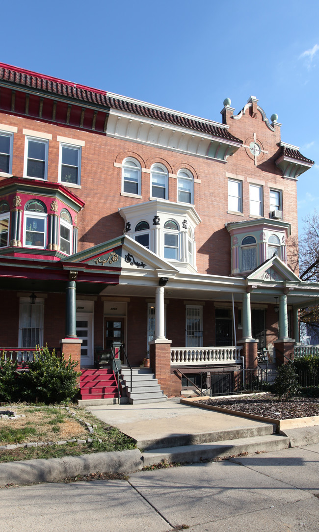 2703 N Calvert St in Baltimore, MD - Building Photo - Building Photo