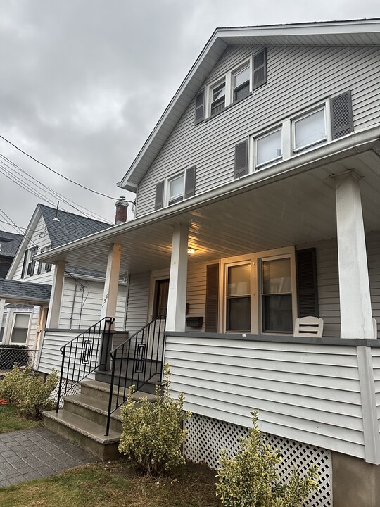 356 4th St, Unit 2nd floor in Lyndhurst, NJ - Building Photo