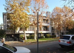 Huston Park Apartments in North Hollywood, CA - Building Photo - Building Photo