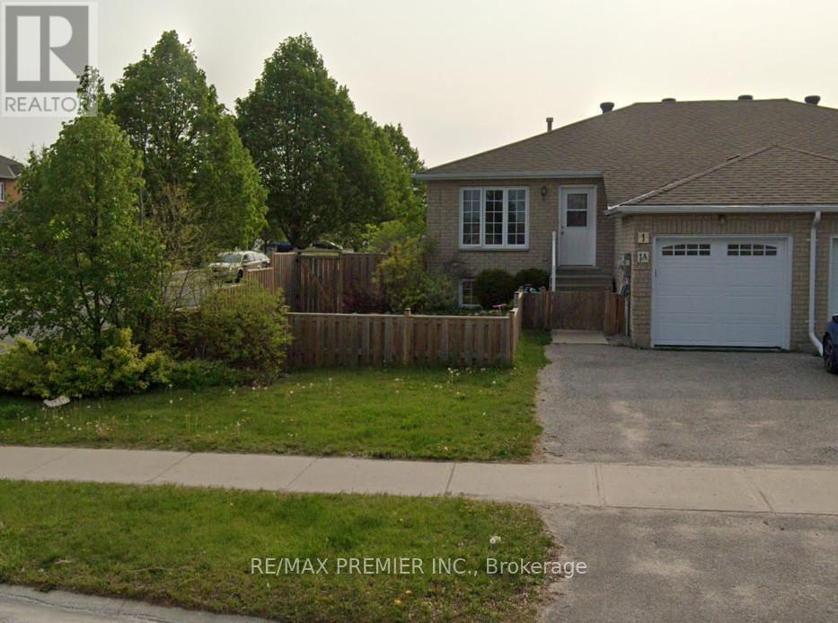 1 Violet St in Barrie, ON - Building Photo