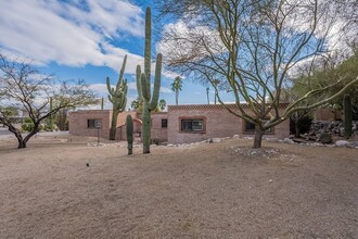 7602 E Sabino Vista Dr in Tucson, AZ - Building Photo - Building Photo