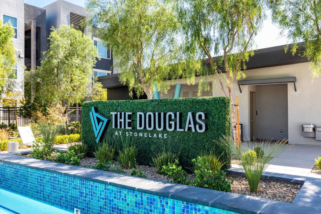 Douglas at Stonelake in Henderson, NV - Foto de edificio