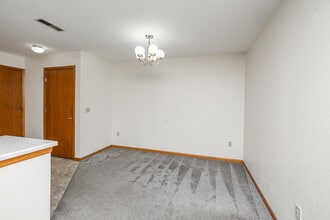 Milestone Properties in Pewaukee, WI - Foto de edificio - Interior Photo