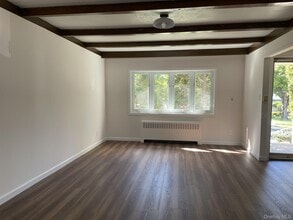 7 Frederick Dr in Plainview, NY - Building Photo - Building Photo
