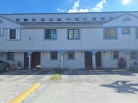 11781 SW 18th St in Miami, FL - Building Photo