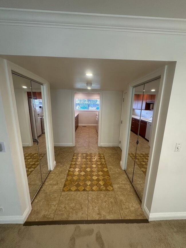 1721 Northfield Square in Northfield, IL - Building Photo - Building Photo