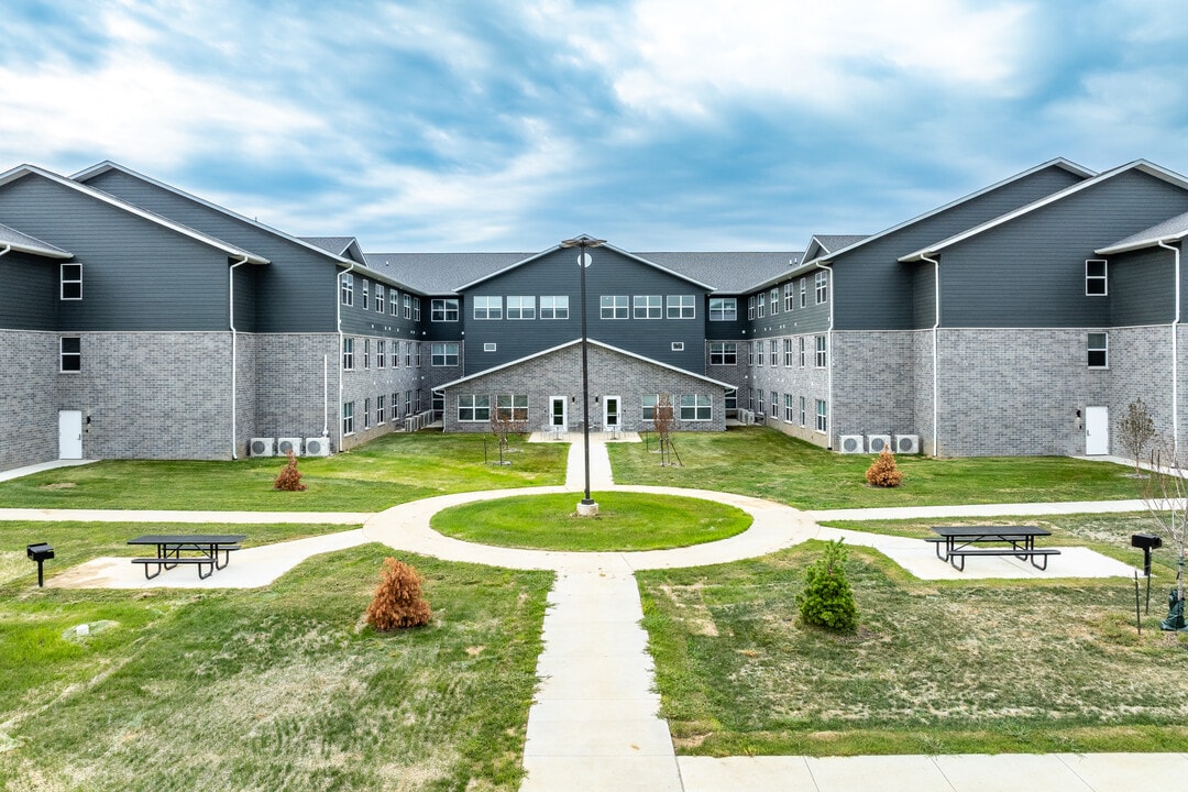 Alice Place West Burlington in West Burlington, IA - Building Photo