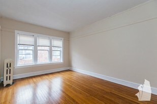 630 W Arlington Pl in Chicago, IL - Building Photo