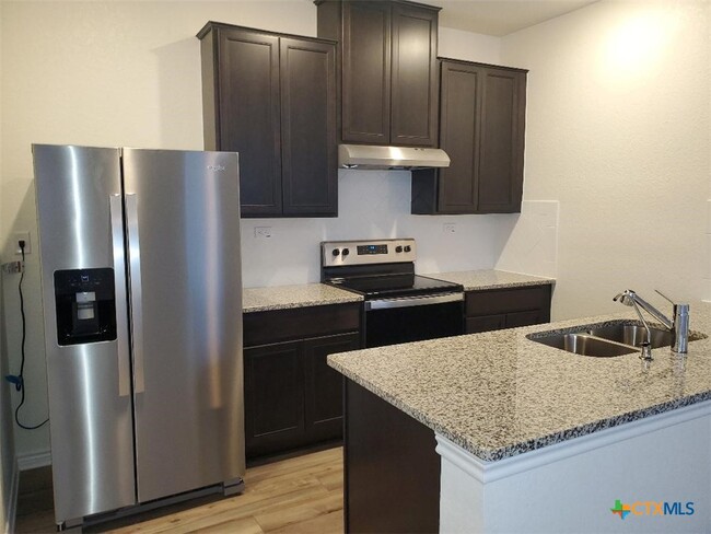 property at 559 Dakota Crk