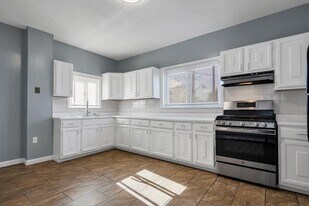 553 Main St, Unit 3 in Medford, MA - Building Photo