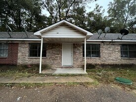 270 N Main St in Atoka, TN - Building Photo