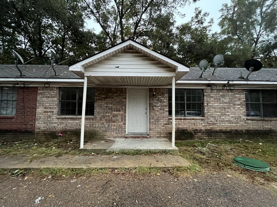 270 N Main St in Atoka, TN - Building Photo