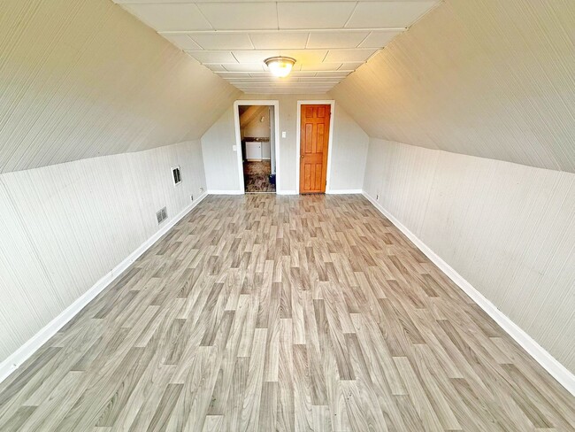 8505 Garfield Blvd in Garfield Heights, OH - Building Photo - Building Photo
