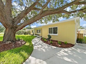 4610 W Bay Villa Ave in Tampa, FL - Building Photo - Building Photo