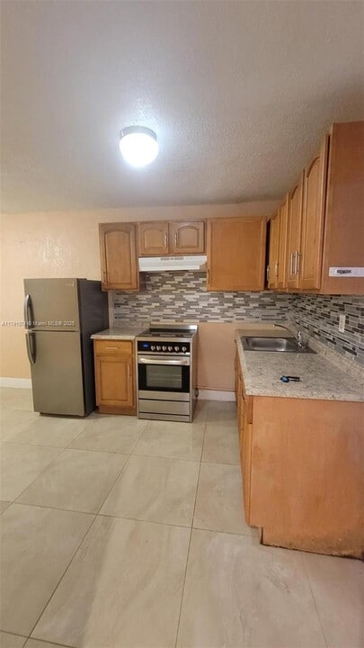5001 NW 23rd St in Lauderhill, FL - Building Photo