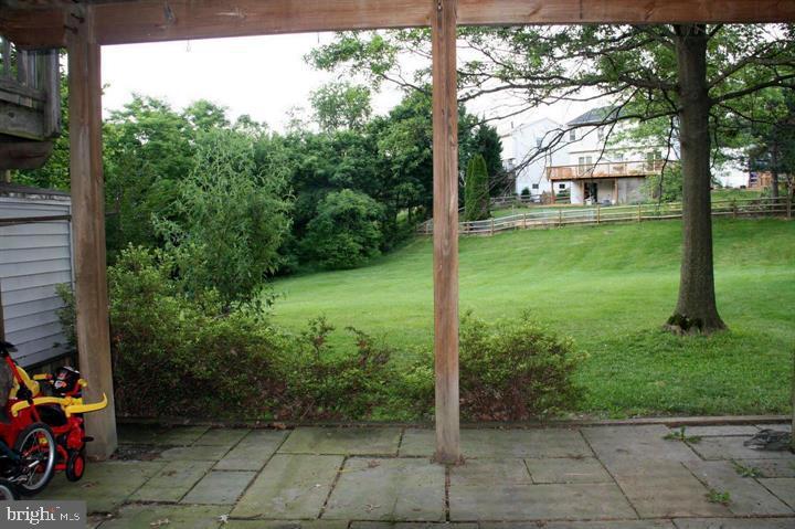 20048 Lake Park Dr in Germantown, MD - Building Photo