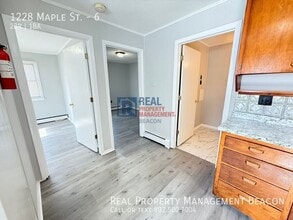 1228 Maple St in White River Jct, VT - Building Photo - Building Photo