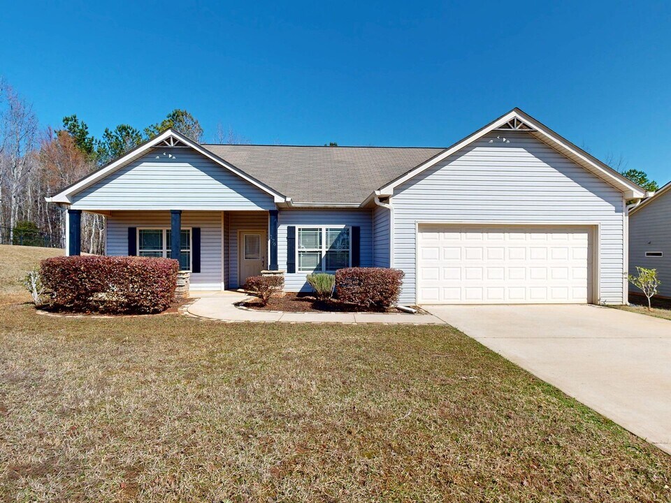 176 Garrett Dr in Eatonton, GA - Building Photo