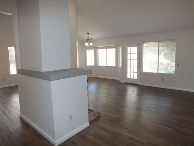 802 Willow Creek Dr in Folsom, CA - Building Photo - Building Photo