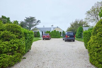 53 Far Pond Rd in Southampton, NY - Building Photo - Building Photo