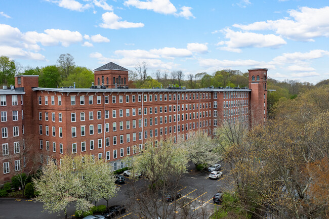 Highland Falls in Albion, RI - Foto de edificio - Building Photo