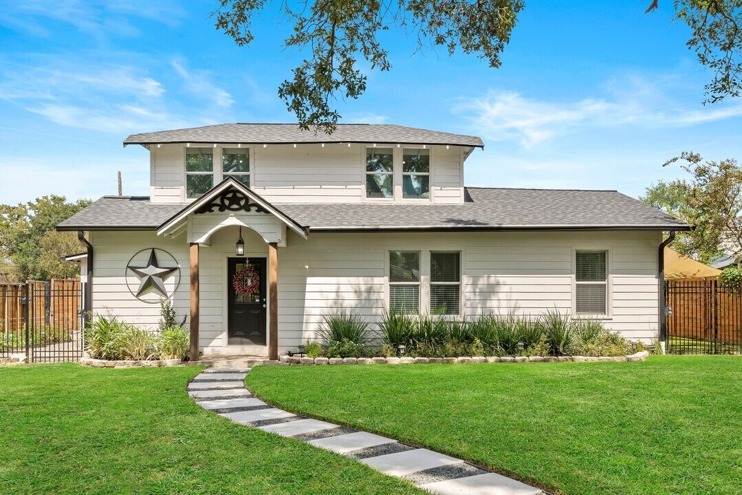 901 Melbourne St in Houston, TX - Building Photo