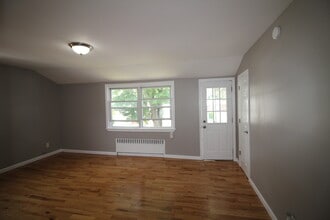 209 Tibbetts Rd, Unit 1st floor in Yonkers, NY - Foto de edificio - Building Photo