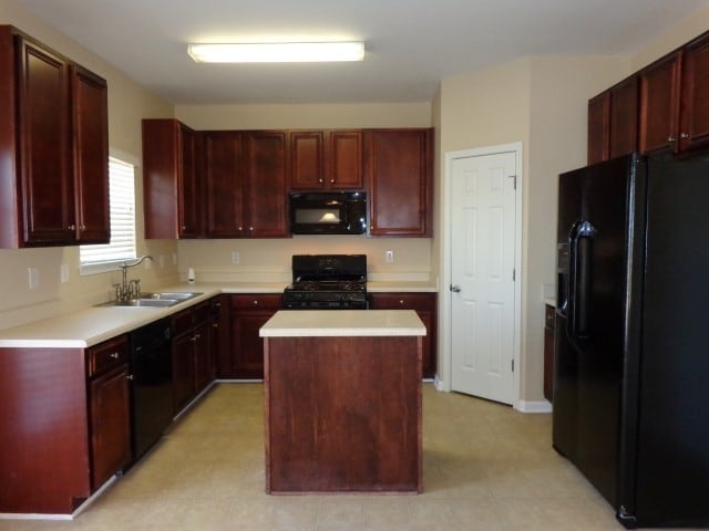 3511 Umatilla Ln SW in Atlanta, GA - Foto de edificio - Building Photo