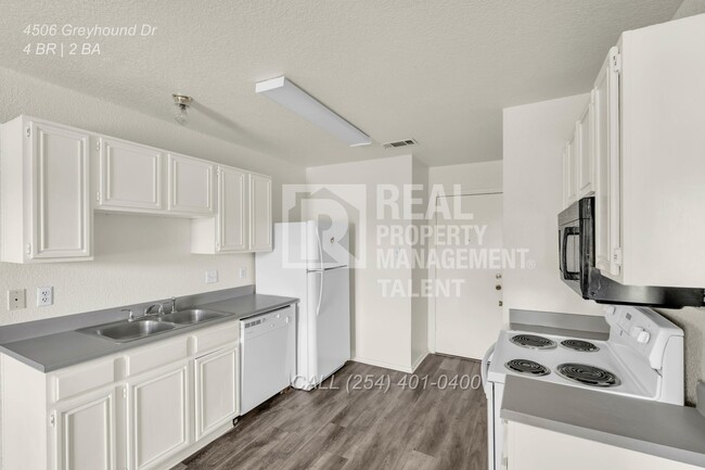 4506 Greyhound Dr in Killeen, TX - Foto de edificio - Building Photo