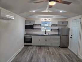 5034 2nd Ave S in St. Petersburg, FL - Building Photo