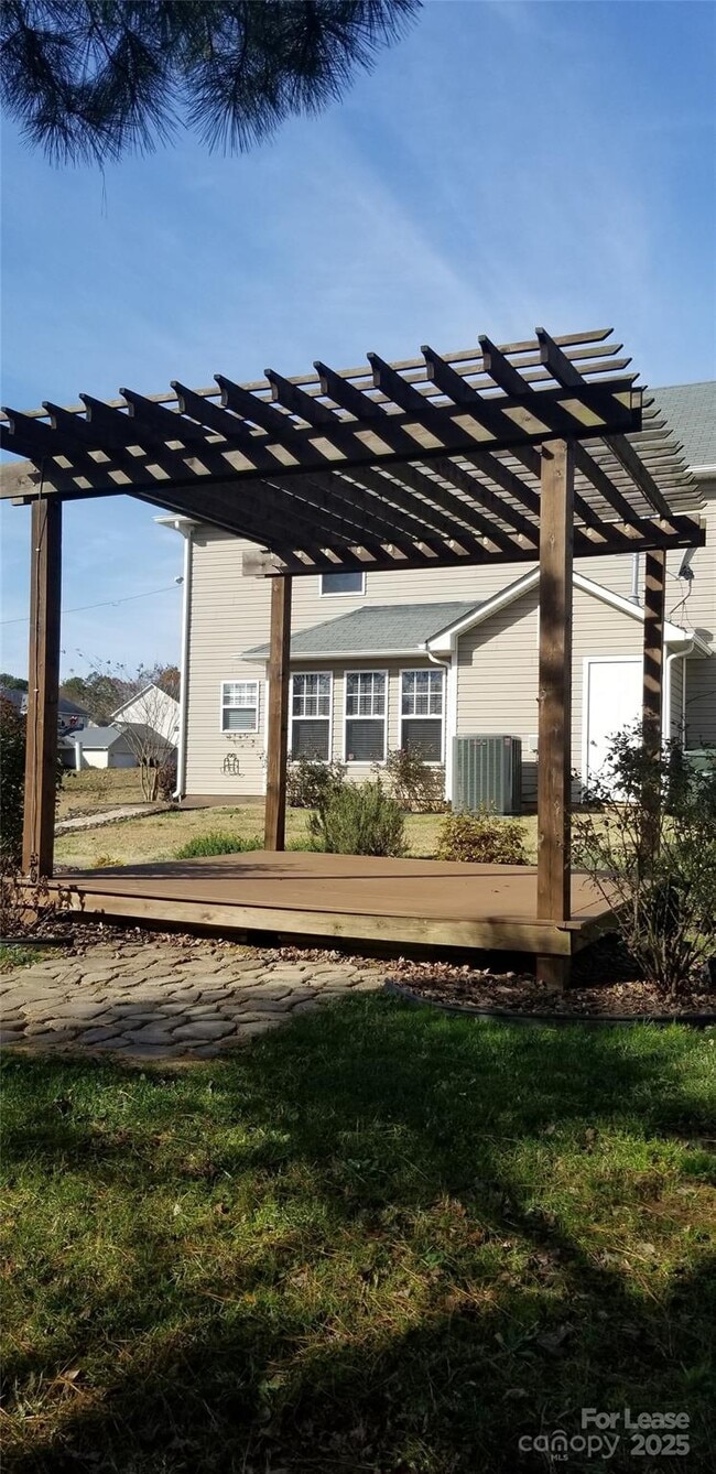 853 Matthews School Rd in Matthews, NC - Building Photo - Building Photo