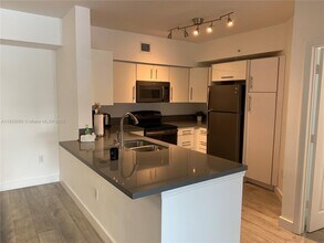 17150 N Bay Rd, Unit 2308 in Sunny Isles Beach, FL - Building Photo - Building Photo
