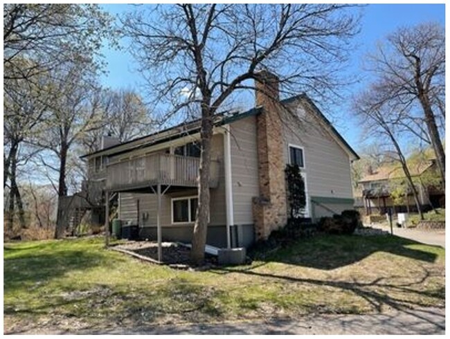 15655 27th Ave N in Plymouth, MN - Foto de edificio - Building Photo