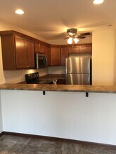 1902 Wrigley St, Unit 1904 in Ely, IA - Foto de edificio - Building Photo