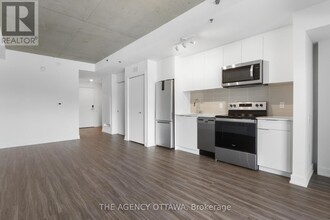 1366-1366 Carling Ave in Ottawa, ON - Building Photo - Building Photo