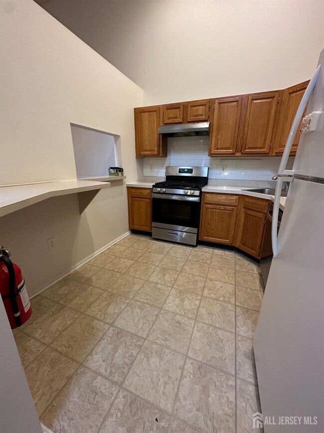 87 Sapphire Ln in Franklin Township, NJ - Building Photo - Building Photo