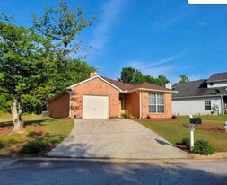 Room in House on Klondike River Rd in Stonecrest, GA - Building Photo