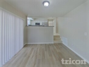 7302 Barry Rd in Tampa, FL - Building Photo - Building Photo