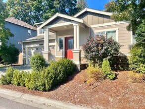 7708 NE 201st Pl in Kenmore, WA - Building Photo - Building Photo