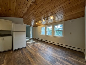 121 E Main St in Yarmouth, ME - Building Photo - Building Photo